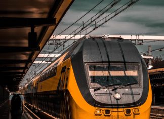 Top 10 Popular Luxury Trains in India top 10 luxury trains in india