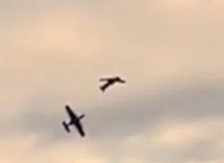 2 ships collide in the sky; the death of the pilot; watch heartwarming video 2 ships collide in the sky; the death of the pilot; watch heartwarming video