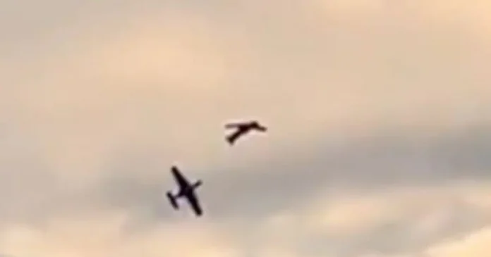  2 ships collide in the sky;  the death of the pilot;  watch heartwarming video

