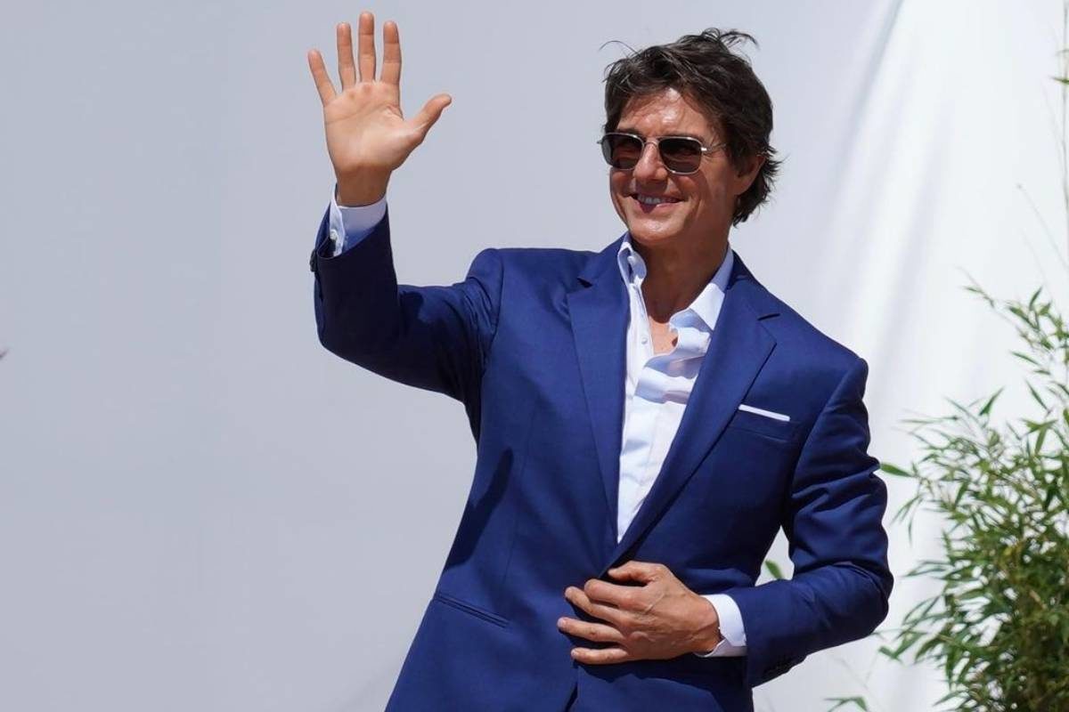 Actors in tears after standing ovation at Cannes screening of Tom Cruise's 'Top Gun: Maverick'
