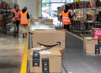 Amazon achieved 9 billion euros in turnover in France in 2021 A Velizy, l'entrepôt d'Amazon Logistics France, d'une surface de 13.000 m2, est consacré à la livraison des clients franciliens.