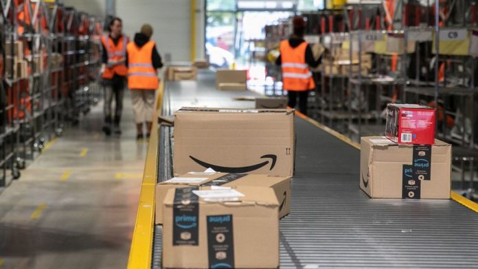 A Velizy, l'entrepôt d'Amazon Logistics France, d'une surface de 13.000 m2, est consacré à la livraison des clients franciliens.