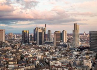 BNP Paribas aims for the Top 5 banks in Germany BNP Paribas Allemagne s'est installé cet été dans une nouvelle tour francfortoise, à moins de deux kilomètres des ténors de la finance allemande.