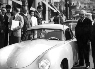Back on the stock market, Porsche wants to bury its family stories Ferdinand Porsche et son fils Ferry posent aux côtés d'une Porsche 360, en juin 1950.