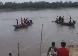 Bangladesh: 24 killed, several dozen missing after boat capsizes in river Boat capsizes in Bangladesh