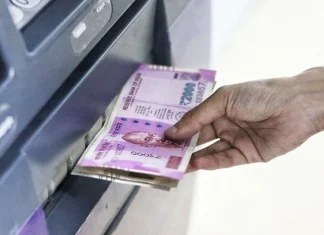 Bank gave accident insurance of Rs 1 to 5 lakh for ATM card holder, know details ATM Card वापरण्याऱ्यांसाठी आनंदाची बातमी