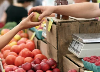 BigBasket seeks $200 million funding in new round at $3.5 billion valuation: Report BigBasket Seeks $200 Million in Fresh Round of Funding at $3.5 Billion Valuation: Report