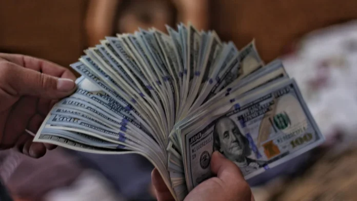 Binance, FTX Enter Tug-of-War in Auction to Bag Assets of Insolvent Crypto Lender Voyager
