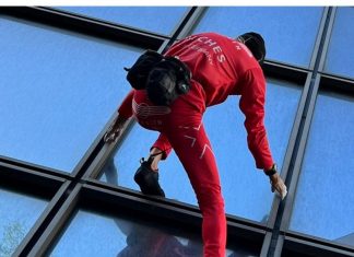 Birthday celebration: 60 years old climbed 48th floor without rope, watch the video of ‘Spider-Man’ of France Birthday celebration: 60 years old climbed 48th floor without rope, watch the video of 'Spider-Man' of France