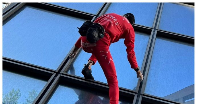 Birthday celebration: 60 years old climbed 48th floor without rope, watch the video of 'Spider-Man' of France

