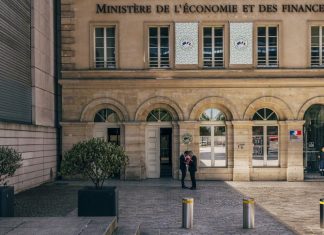 Budget 2023: a slight shave on tax loopholes Bruno Le Maire reconnaît qu'il faut aller plus loin dans la suppression des niches fiscales