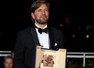 Cinema: these 8 directors who received two Palmes d’Or at Cannes Le réalisateur suédois Ruben Ostlund remporte sa seconde Palme d'Or pour son film 'Sans filtre' à l'occasion du 75e Festival de Cannes, le 28 mai 2022.