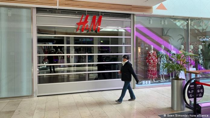 Consumer climate at its lowest level since 1991 | Economy Germany |  Closing shops in the inner cities