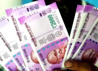 Credit card users never become millionaires Credit Card वापरणारे कधीच करोडपती होत नाहीत...पण ही माहिती तुमचे लाखो रुपये नक्की वाचवेल