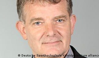 Does professional soccer cause testicular cancer? | Sports | DW Portrait of Professor Wilhelm Bloch from the sports university in Kön