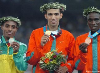 Eliud Kipchoge: Marathon as the Elixir of Life | Sports | DW Athens 2004: Athletics: Podium in 5000m