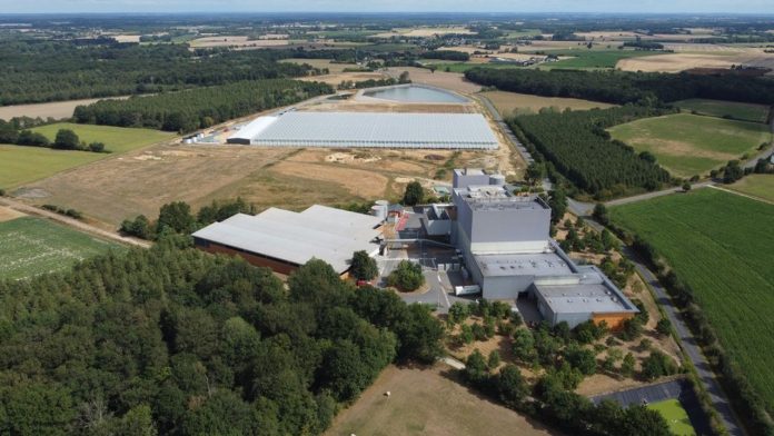 La chaleur fatale de l'usine d'incinération a permis, a proximité, un investissement de 15 millions d'euros dans des serres maraîchères.