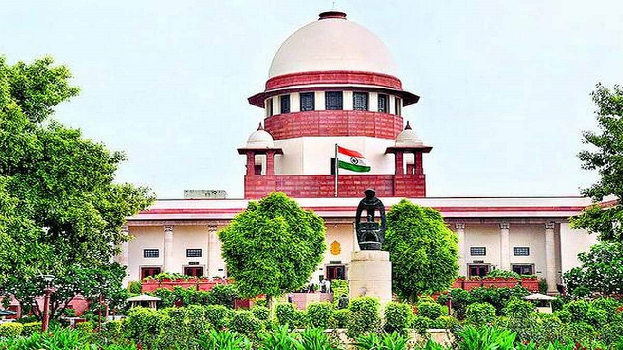  FIFA Ban: Supreme Court directs the government to act quickly on the suspension by FIFA.  Fifa suspension Indian football Supreme Court orders central government action on FIFA

