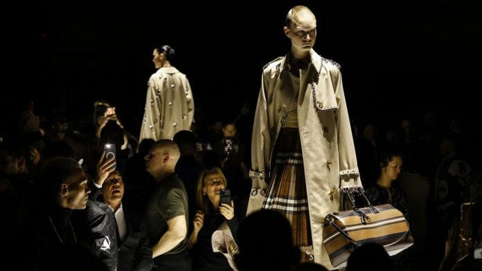 Défilé Burberry automne-hiver 2022, présenté en mars à Londres.