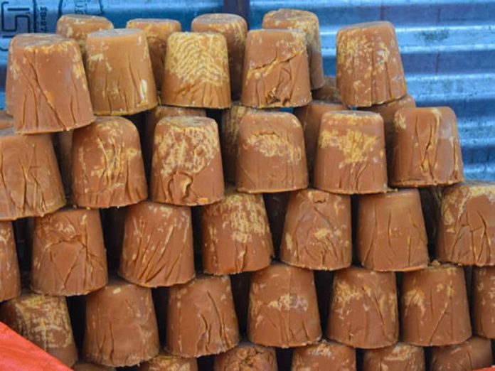 Food and Drug Administration seized 324 kg of adulterated jaggery in Daund

