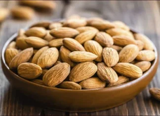 Health news: Benefits of soaked almonds Health tips भिजवलेले बदाम खाण्याचे 'हे' आहेत फायदे...