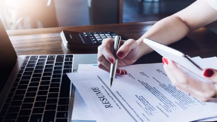 High Court's decision, if the employee gives wrong information, then खोटी माहिती द्याल तर नोकरीला मुकाल, नोकरदारांसाठी हायकोर्टाचा महत्त्वपूर्ण निकाल