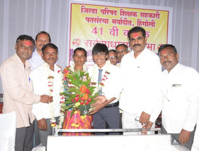 Hingoli News Hingoli's farmer son got admission in MIT University of America

