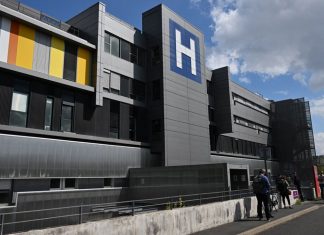 Hospital: more than 4,300 beds closed in 2021 Le nombre de places d'hospitalisation « de jour » a augmenté de 2.743 en 2021, portant leur total à 82.502, soit 9.000 de plus en cinq ans.