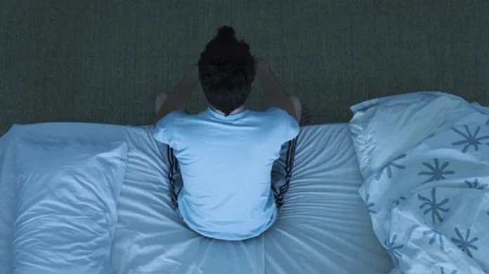 How to sleep in 2 minutes Read about this unique काही केल्या झोप येत नाहीये? US Navy चा 'हा' Formula वापरुन पाहा, क्षणात डोळा लागेल