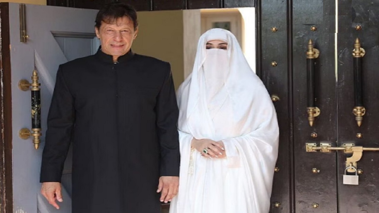 Imran Khan left the question of diamond necklace to Bushra Bibi as a gift

