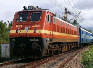 Indian Railways offers Navratri Thali in Navratri 2022 IRCTC Navratri Thali: नवरात्रोत्सवादरम्यान रेल्वेनं प्रवास करताय? आता तुम्ही घेऊ शकाल खास सुविधेचा लाभ