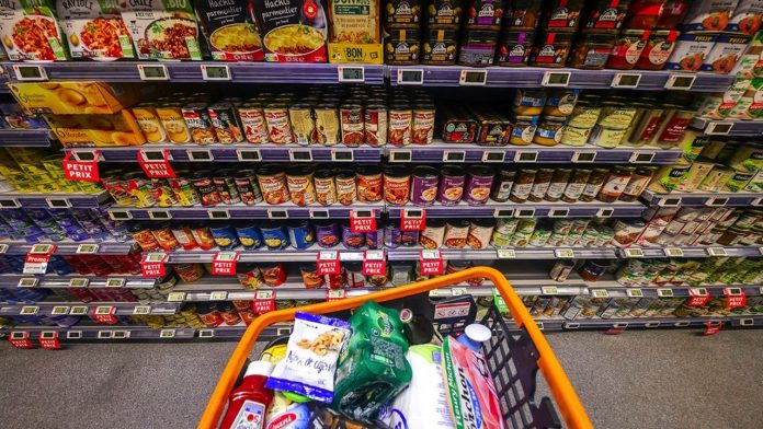 Les prix des produits alimentaires progressent de près de 10% sur un an selon l'Insee.