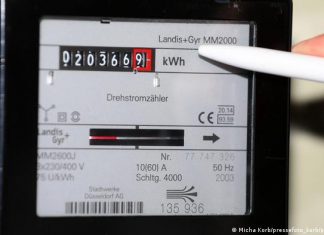 Inflation in Germany at its highest level in 70 years | Economy | DW Deutschland Energie l Symbolic image for rising electricity costs