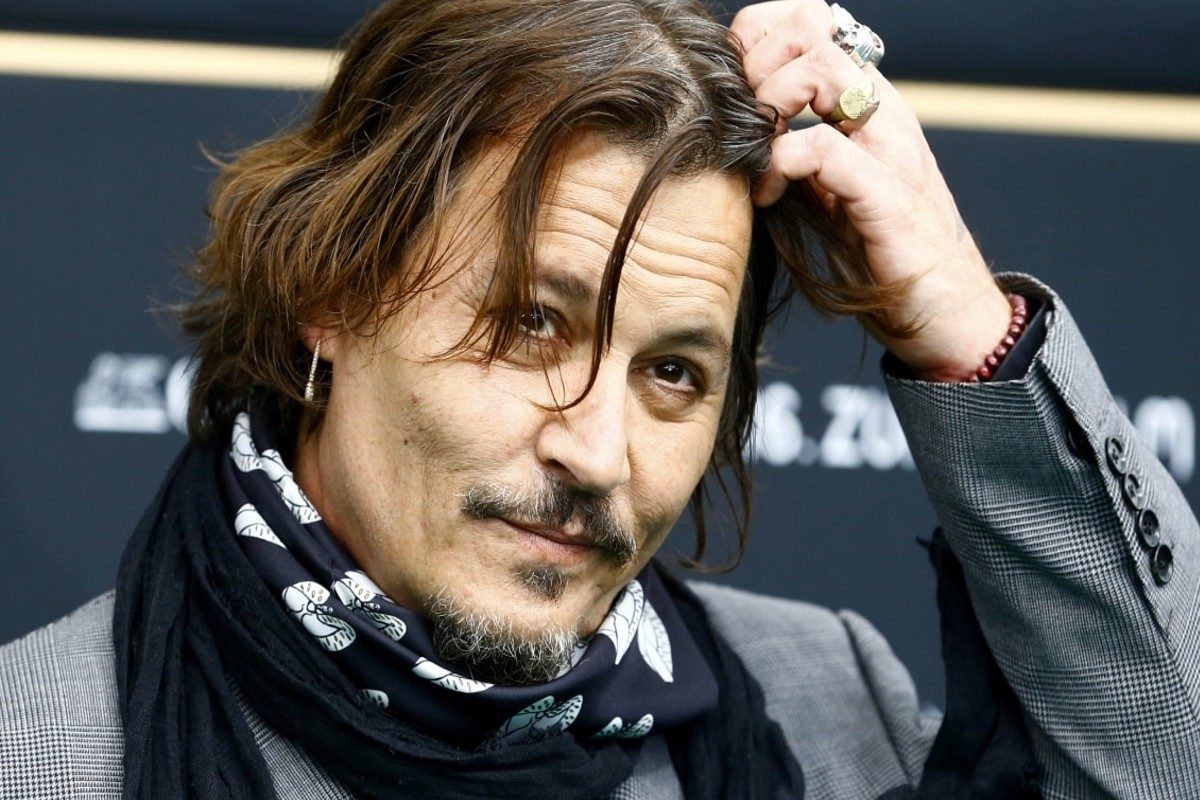 Johnny Depp forgot the names of his films in court, everyone laughed, the judge had to warn
