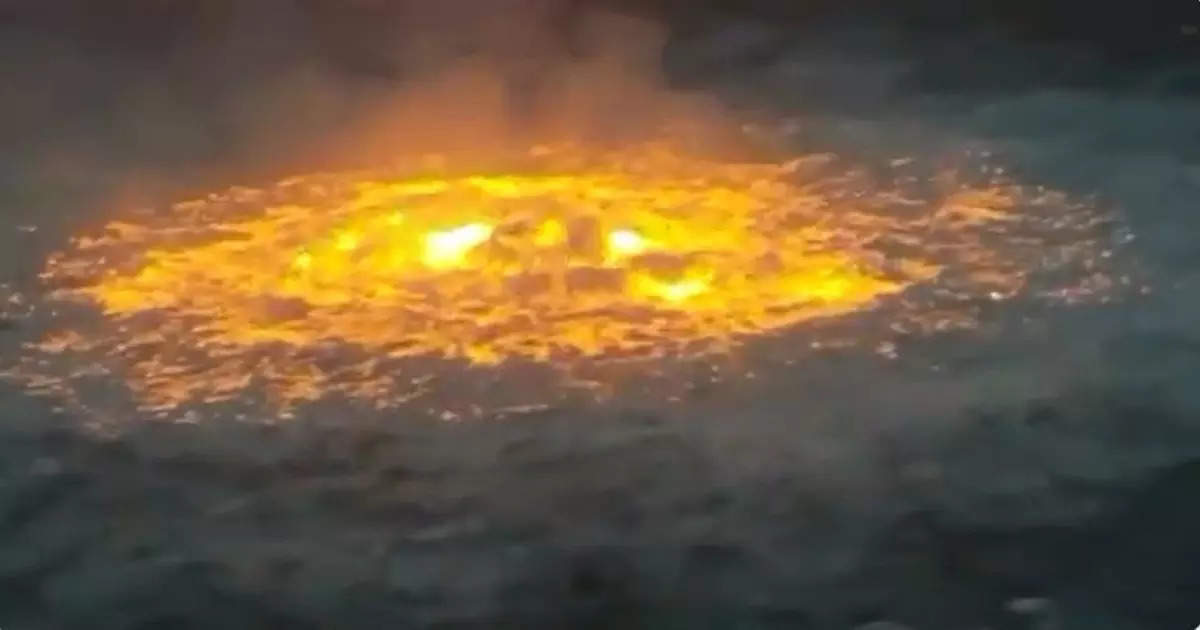 Latest trending news, Ocean Fire: The whole world is excited to see the fire in the middle of the sea, VIDEO... - Dramatic viral video of the fire that broke out in the middle of the sea surface in Mexico

