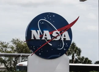NASA, SpaceX explore ways to boost Hubble Telescope orbit to extend lifespan NASA, SpaceX to Explore Methods to Boost Hubble Telescope Orbit to Extend Lifespan