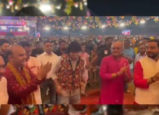 Navratri 2022: Neeraj Chopra performs Garba in Vadodara, watch video Navratri 2022: Neeraj Chopra performs Garba in Vadodara, watch video