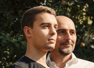 NetZero, the French nugget that caught the eye of Elon Musk Axel Reinaud, PDG de Net Zero (à droite) et son fils Olivier, directeur général de la start-up, à Maincourt (Yvelines), en août 2022