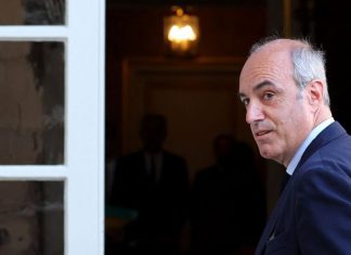 Olivier Marleix: “Faced with the wall of debt, Emmanuel Macron is accelerating” Olivier Marleix, président du groupe LR à l'Assemblée nationale, dénonce un « budget dépensier, comme tous les budgets d'Emmanuel Macron».