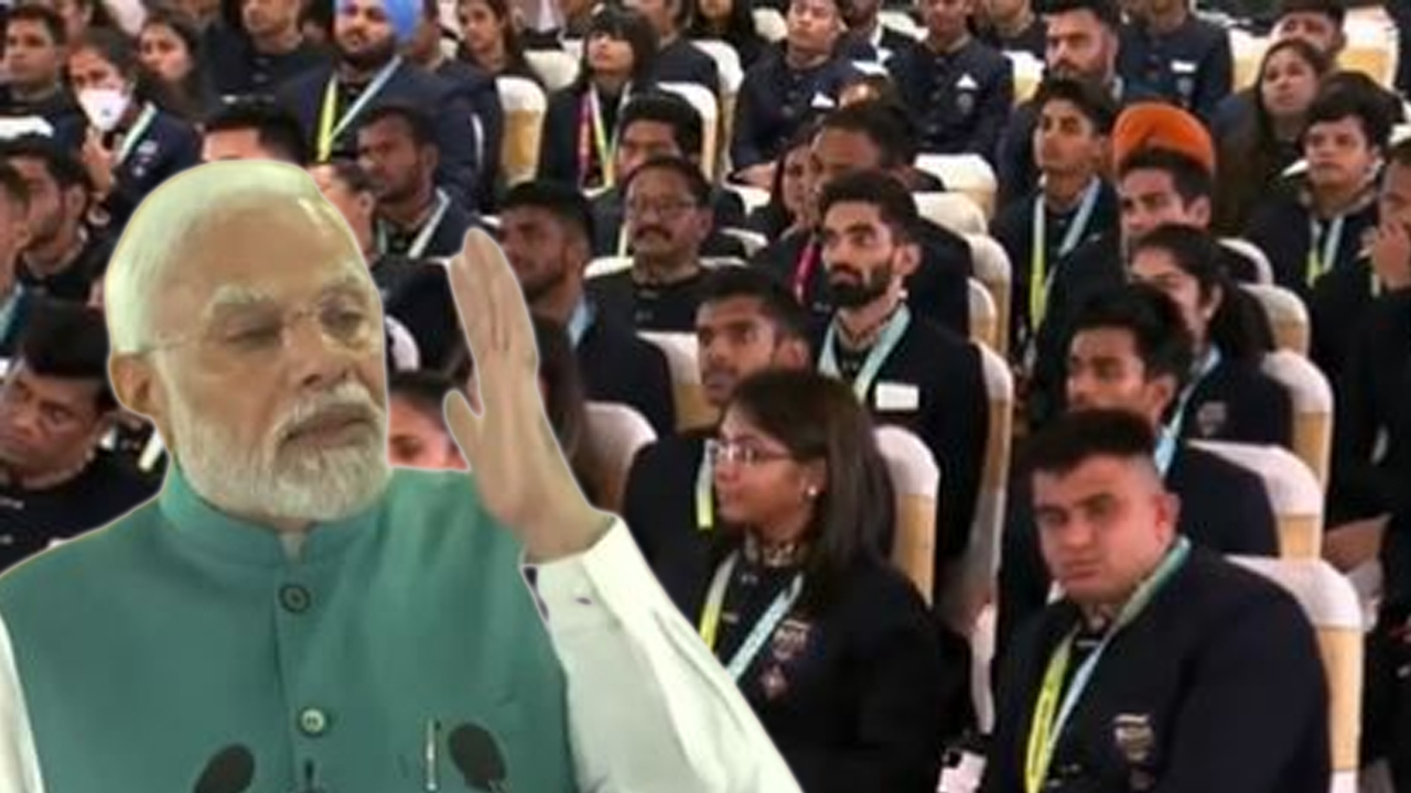 PM Modi meets Commonwealth Games medalists today, sportspersons share their experience PM Narendra Modi will meet Commonwealth Games 2022 medal winners at his official residence in Delhi at 11 am today

