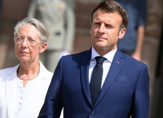 Pensions: Emmanuel Macron gives in on consultation, but remains firm on reform Emmanuel Macron a chargé le gouvernement d'Elisabeth Borne d'ouvrir une concertation sur les retraites.