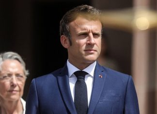 Pensions: Macron instructs Borne to prepare a text “before the end of winter” Elisabeth Borne et Emmanuel Macron lors de la cérémonie commémorative du 82e anniversaire de l'Appel du 18 juin 1940