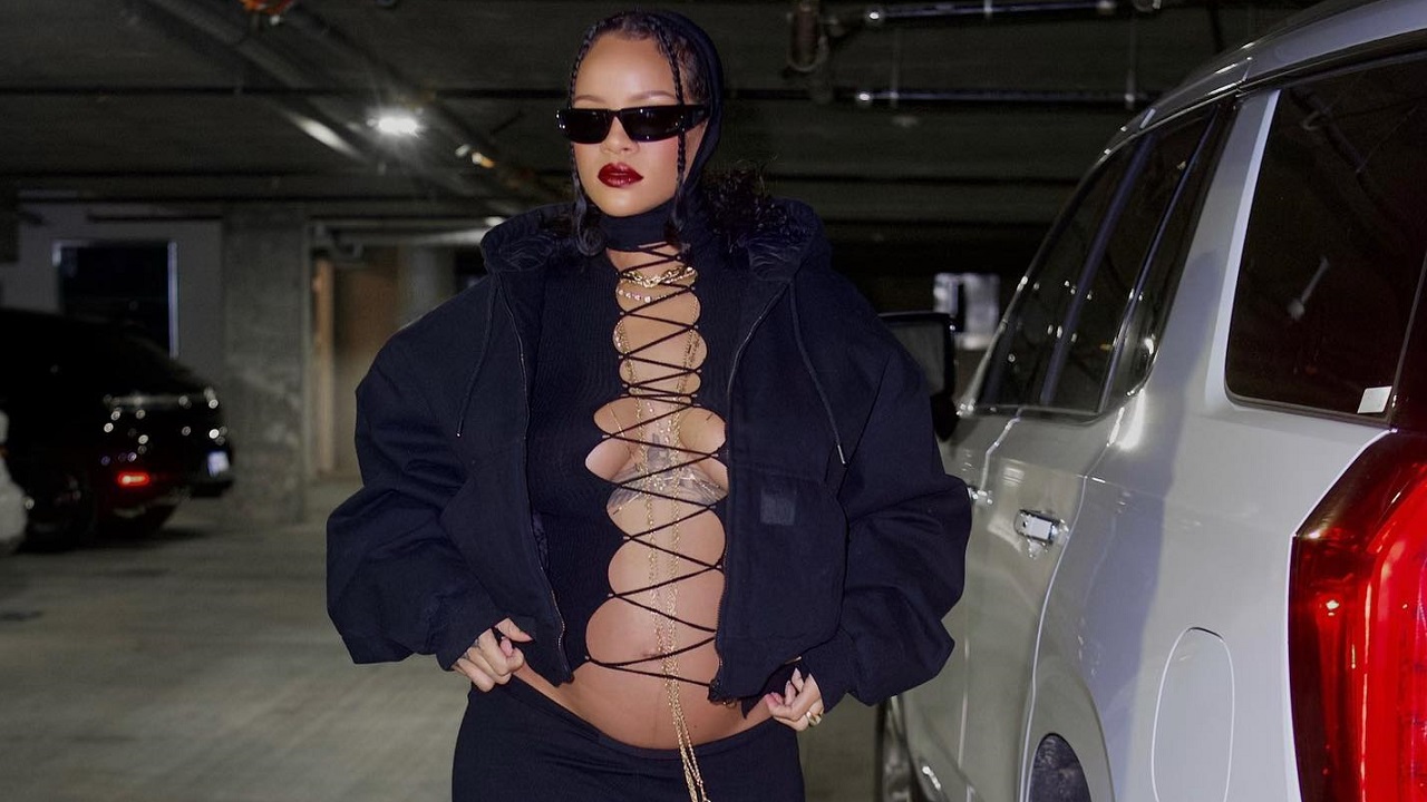 Photo: Rihanna flaunting baby bump in a bold black front open top
