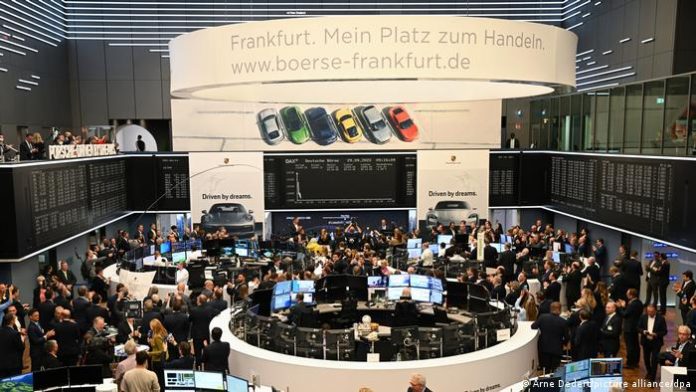 Porsche IPO shaped by difficult environment | Economy | DW IPO of the car manufacturer Porsche