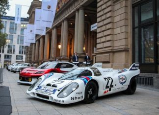 Porsche makes a sensational debut in the stock market ranking of the automobile Avec une émission record de 9,4 milliards d'euros, l'introduction de Porsche sur le « parquet de Francfort » est la plus importante depuis celle de Deutsche Telekom en 1996.