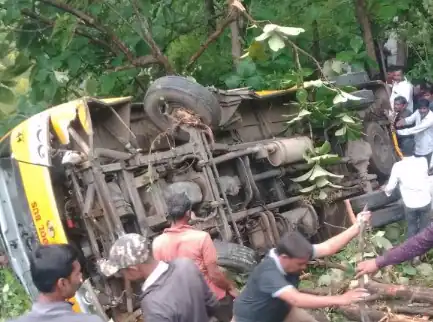 Pune Accident News A school bus that was on its Pune Accident News A school bus that was on its way overturned in a valley near Ambegaon
