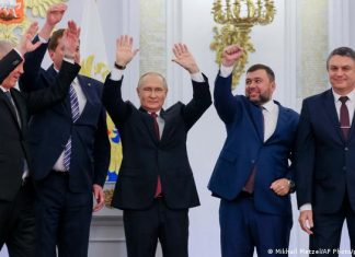 Putin seals annexation of four Ukrainian regions | Current Europe | DW Kremlin chief Putin and the occupation chiefs of the eastern regions of Ukraine cheer