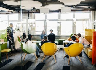 Puzzle: how to arouse the desire to return to the office? On attend du bureau étendu - physique, à la maison et même virtuel - qu'il offre une solution adaptée à chaque situation de travail.