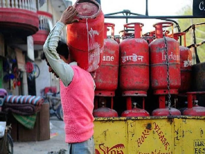 Rationing of LPG domestic cylinders 15 per year maximum 2 per month, know the new rules Marathi News

