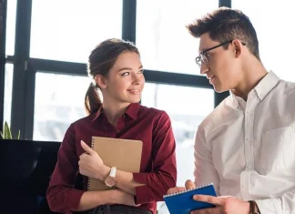 Relationship Tips How To Deal With Girls Who Are Flirting With You तुमचा नवरा तुमच्यासोबत Cheating करता का; हे ओळखण्याच्या खास टीप्स...